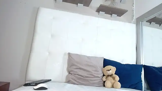 Snapshot of willow_smitt chatting on 10, 11, 2025 willow smitt online show from 10, 11, 2025