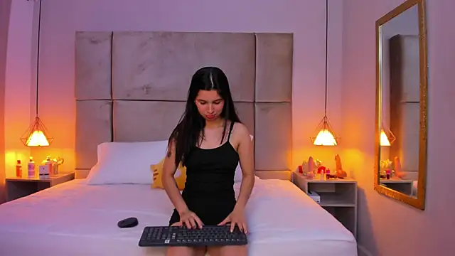 lucianasmith  online show from 27, 9, 2025