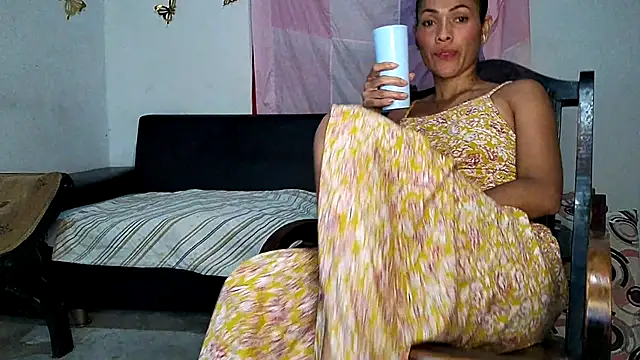 Snapshot of Milu_curly chatting on 19, 10, 2025 Milu curly online show from 19, 10, 2025