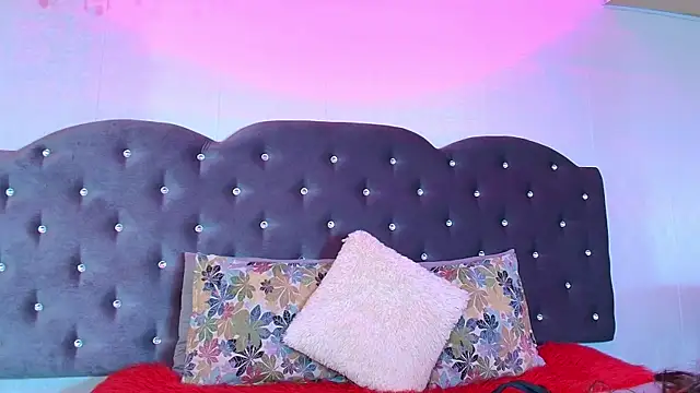 Lia Valmont online show from 14, 11, 2025