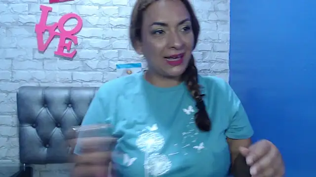 Snapshot of Milf-Prettyboobs chatting on 11, 7, 2026 Milf-Prettyboobs online show from 11, 7, 2026