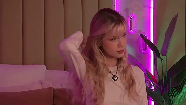 BellaSecrett online show from 26, 11, 2025