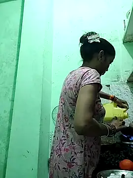 Hotty-Nidhi online show from 18, 9, 2025