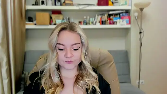 Kara Smith  online show from 23, 10, 2025