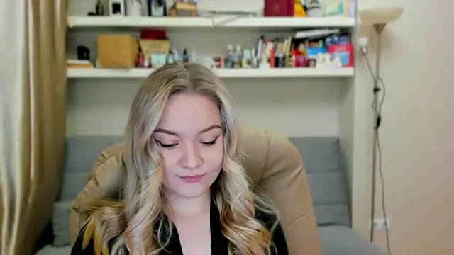 Kara Smith  online show from 15, 11, 2025