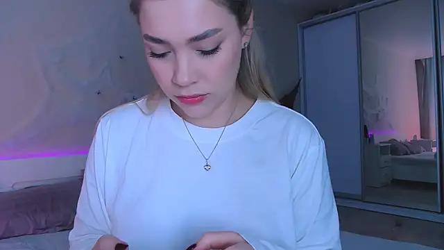 Snapshot of DIANAxxxDIAMOND chatting on 30, 10, 2025 DIANAxxxDIAMOND online show from 30, 10, 2025