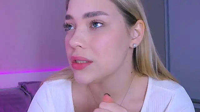 Snapshot of DIANAxxxDIAMOND chatting on 3, 11, 2025 DIANAxxxDIAMOND online show from 3, 11, 2025