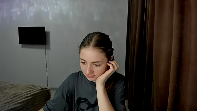 Snapshot of LilyHaart chatting on 15, 10, 2025 LilyHaart online show from 15, 10, 2025