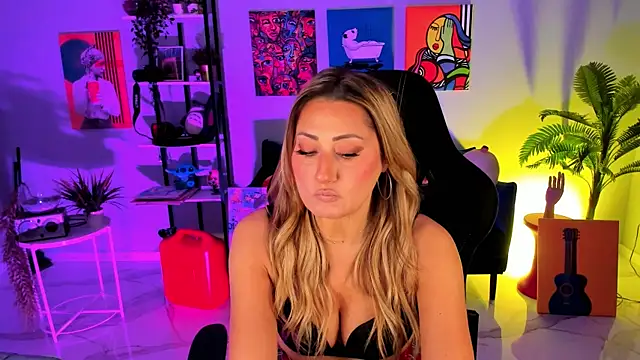 SarahAlluring online show from 10, 11, 2025