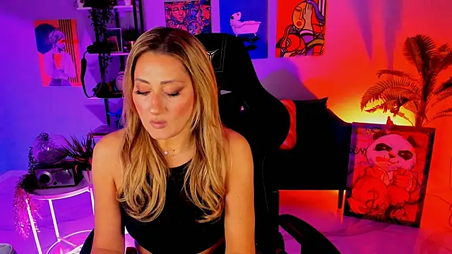 SarahAlluring online show from 24, 11, 2025