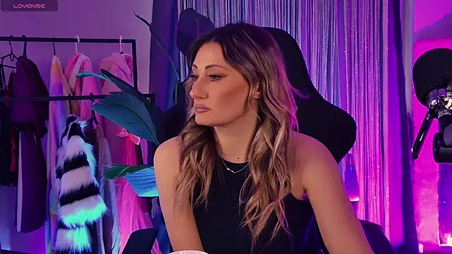 SarahAlluring online show from 22, 4, 2026