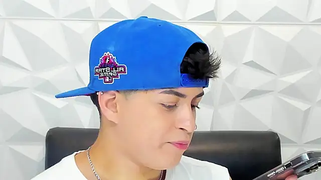 Snapshot of Sam_Daves chatting on 25, 11, 2025 Sam Daves online show from 25, 11, 2025