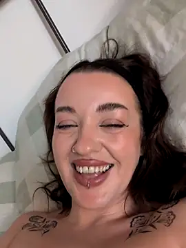 Petite Juicy Olive online show from 24, 6, 2026