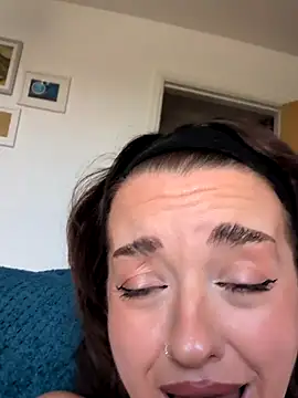 Petite Juicy Olive online show from 25, 6, 2026