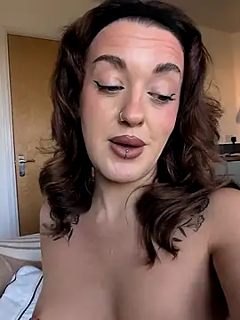 Petite Juicy Olive online show from 9, 7, 2026