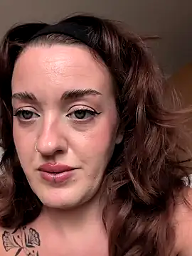 Petite Juicy Olive online show from 21, 7, 2026