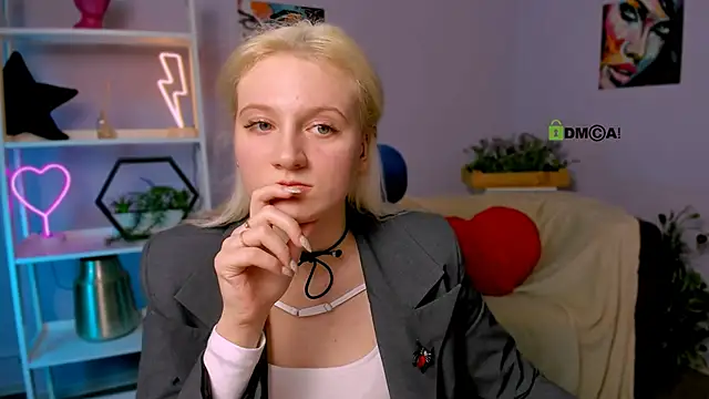 madam uliis online show from 18, 3, 2025