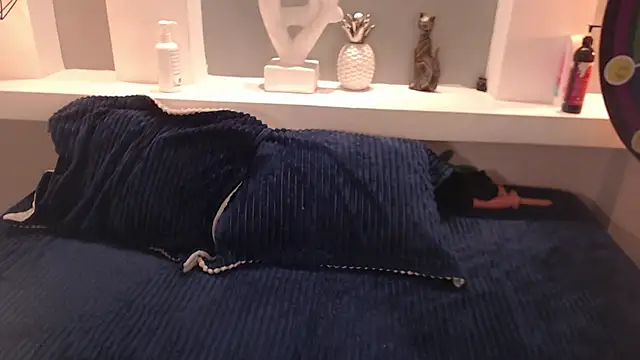 milu w4llace online show from 30, 10, 2025