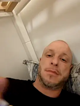 Snapshot of svenpfeifer chatting on 15, 5, 2026 svenpfeifer online show from 15, 5, 2026