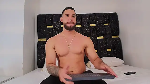 Snapshot of chris_blake__ chatting on 25, 11, 2025 chris blake online show from 25, 11, 2025