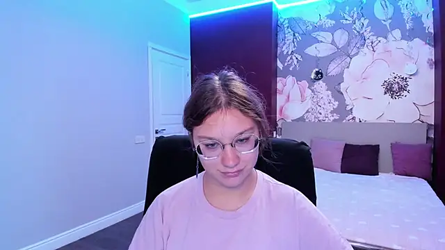 AngelinaLow online show from 17, 9, 2025