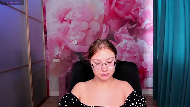 AngelinaLow online show from 5, 10, 2025