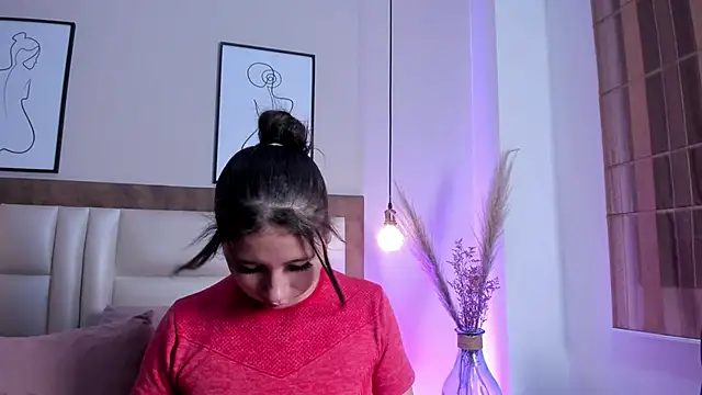 Snapshot of BeckyVidal chatting on 18, 12, 2025 BeckyVidal online show from 18, 12, 2025