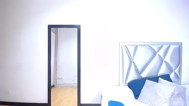 Snapshot of goldenn_ass1 chatting on 13, 11, 2025 goldenn ass1 online show from 13, 11, 2025