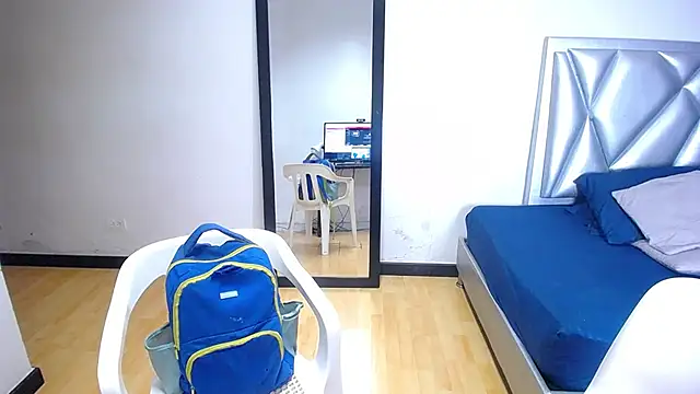 Snapshot of goldenn_ass1 chatting on 4, 12, 2025 goldenn ass1 online show from 4, 12, 2025