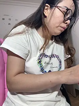 Snapshot of aa520uv chatting on 28, 9, 2025 aa520uv online show from 28, 9, 2025