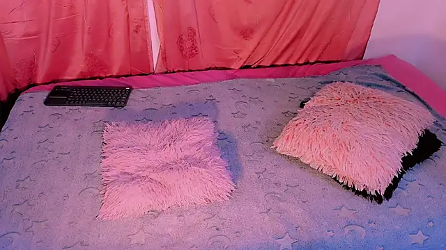 Snapshot of Mariana-ofc chatting on 11, 11, 2025 Mariana-ofc online show from 11, 11, 2025