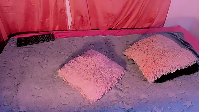 Snapshot of Mariana-ofc chatting on 12, 11, 2025 Mariana-ofc online show from 12, 11, 2025