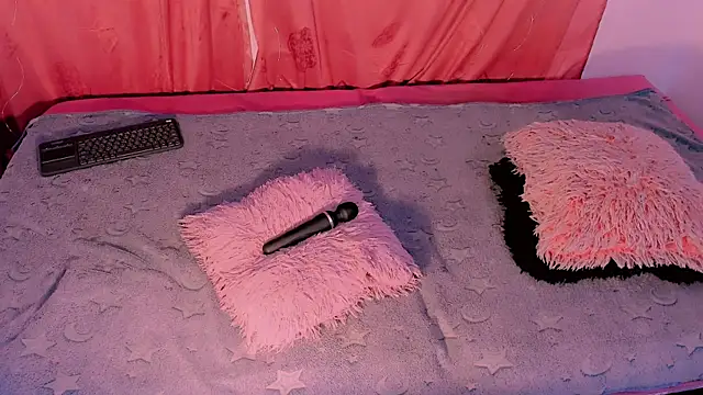 Snapshot of Mariana-ofc chatting on 15, 11, 2025 Mariana-ofc online show from 15, 11, 2025