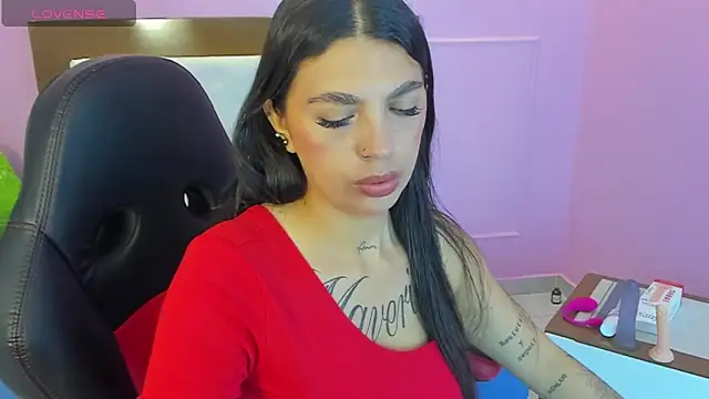 Snapshot of TATILARSON1 chatting on 8, 11, 2025 TATILARSON1 online show from 8, 11, 2025