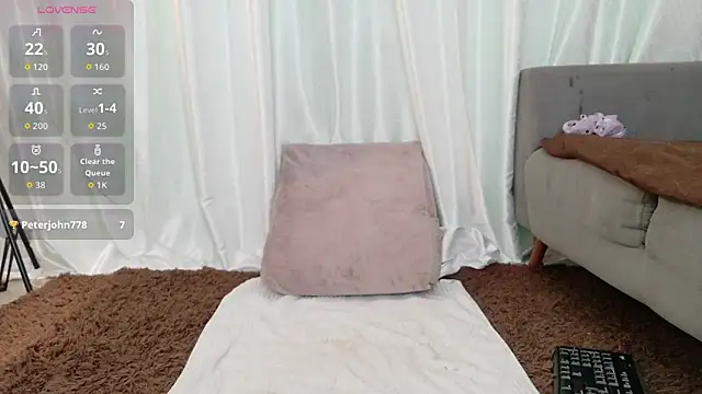 Snapshot of YuliethPetite chatting on 20, 5, 2026 YuliethPetite online show from 20, 5, 2026