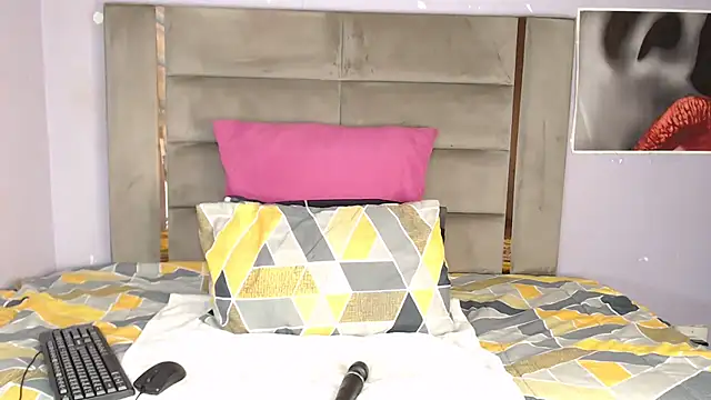 ShyTiny Bae online show from 11, 11, 2025