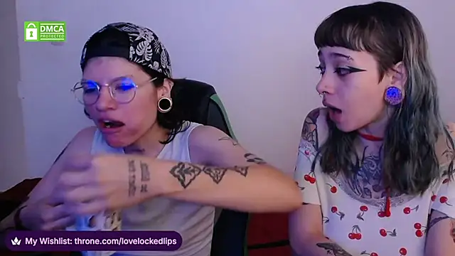 Snapshot of lovelockedlips chatting on 19, 4, 2026 lovelockedlips online show from 19, 4, 2026