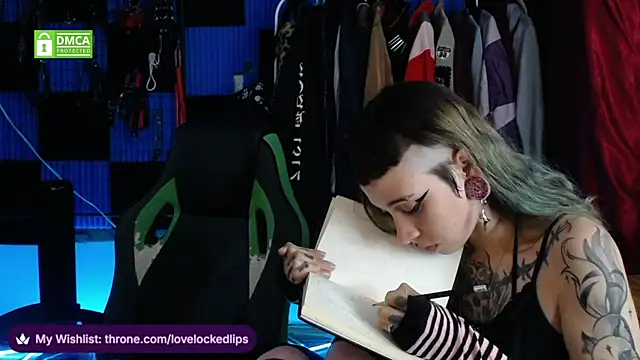Snapshot of lovelockedlips chatting on 31, 5, 2026 lovelockedlips online show from 31, 5, 2026