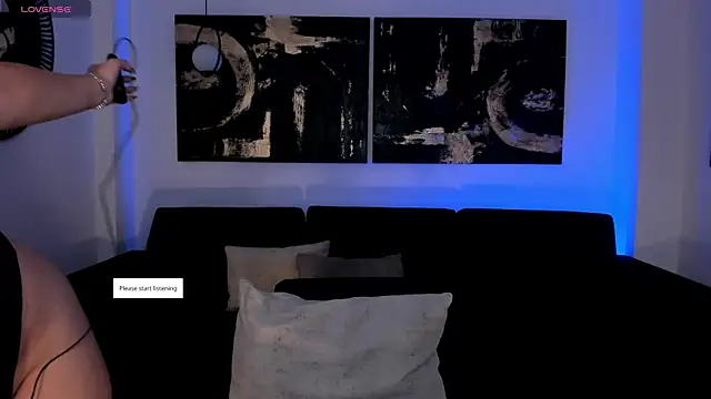 Snapshot of CandaseRussell chatting on 8, 5, 2026 CandaseRussell online show from 8, 5, 2026