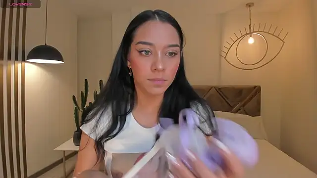 Snapshot of AmaliaCrus chatting on 22, 10, 2025 AmaliaCrus online show from 22, 10, 2025