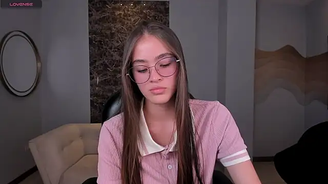 Snapshot of MaiaCollins chatting on 4, 10, 2025 MaiaCollins online show from 4, 10, 2025