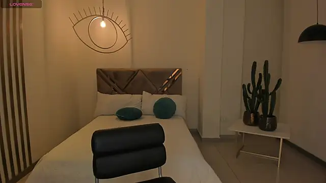 Snapshot of MaiaCollins chatting on 19, 10, 2025 MaiaCollins online show from 19, 10, 2025