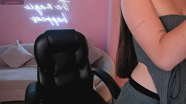 Snapshot of MaiaCollins chatting on 2, 11, 2025 MaiaCollins online show from 2, 11, 2025