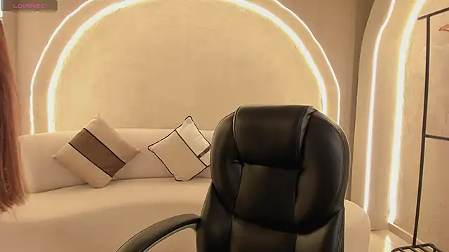 Snapshot of MaiaCollins chatting on 17, 11, 2025 MaiaCollins online show from 17, 11, 2025