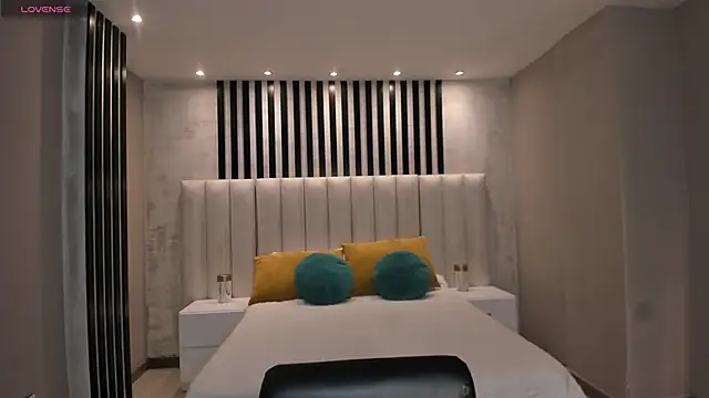 Snapshot of MaiaCollins chatting on 28, 11, 2025 MaiaCollins online show from 28, 11, 2025