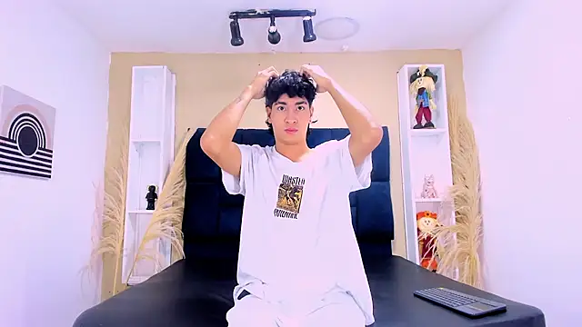 Jhojan twink online show from 3, 10, 2025