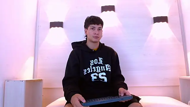 Jhojan twink online show from 19, 12, 2025