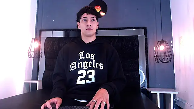 Jhojan twink online show from 17, 1, 2026