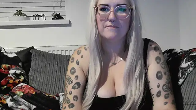 Snapshot of Sizzling_Indie36 chatting on 27, 9, 2025 Sizzling Indie36 online show from 27, 9, 2025