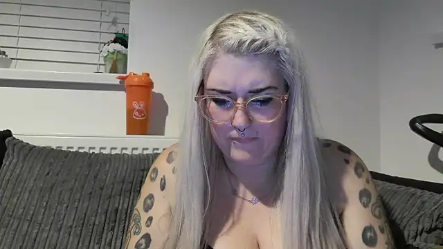 Snapshot of Sizzling_Indie36 chatting on 9, 10, 2025 Sizzling Indie36 online show from 9, 10, 2025